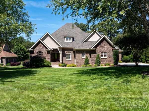 1055 Catawba Greens Drive, Newton, NC 28658