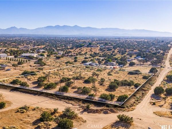 1 Hollister Road, Oak Hills, CA 92344