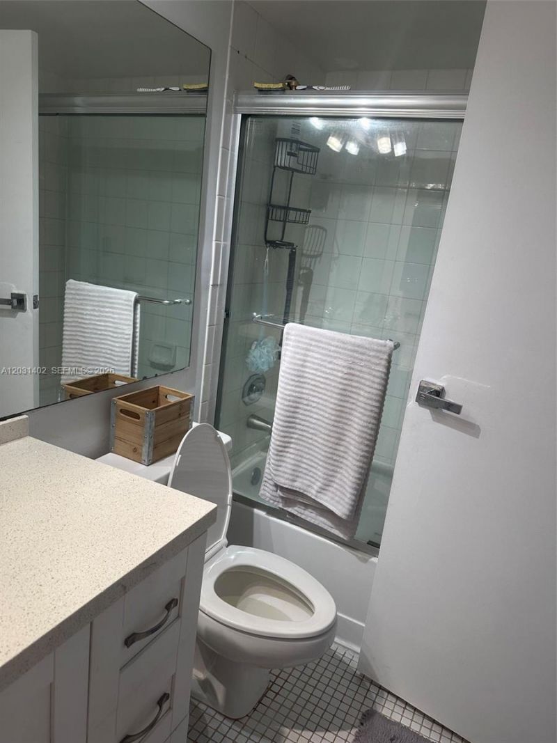7601 E Treasure Dr , Unit 610, North Bay Village, FL 33141 Photo