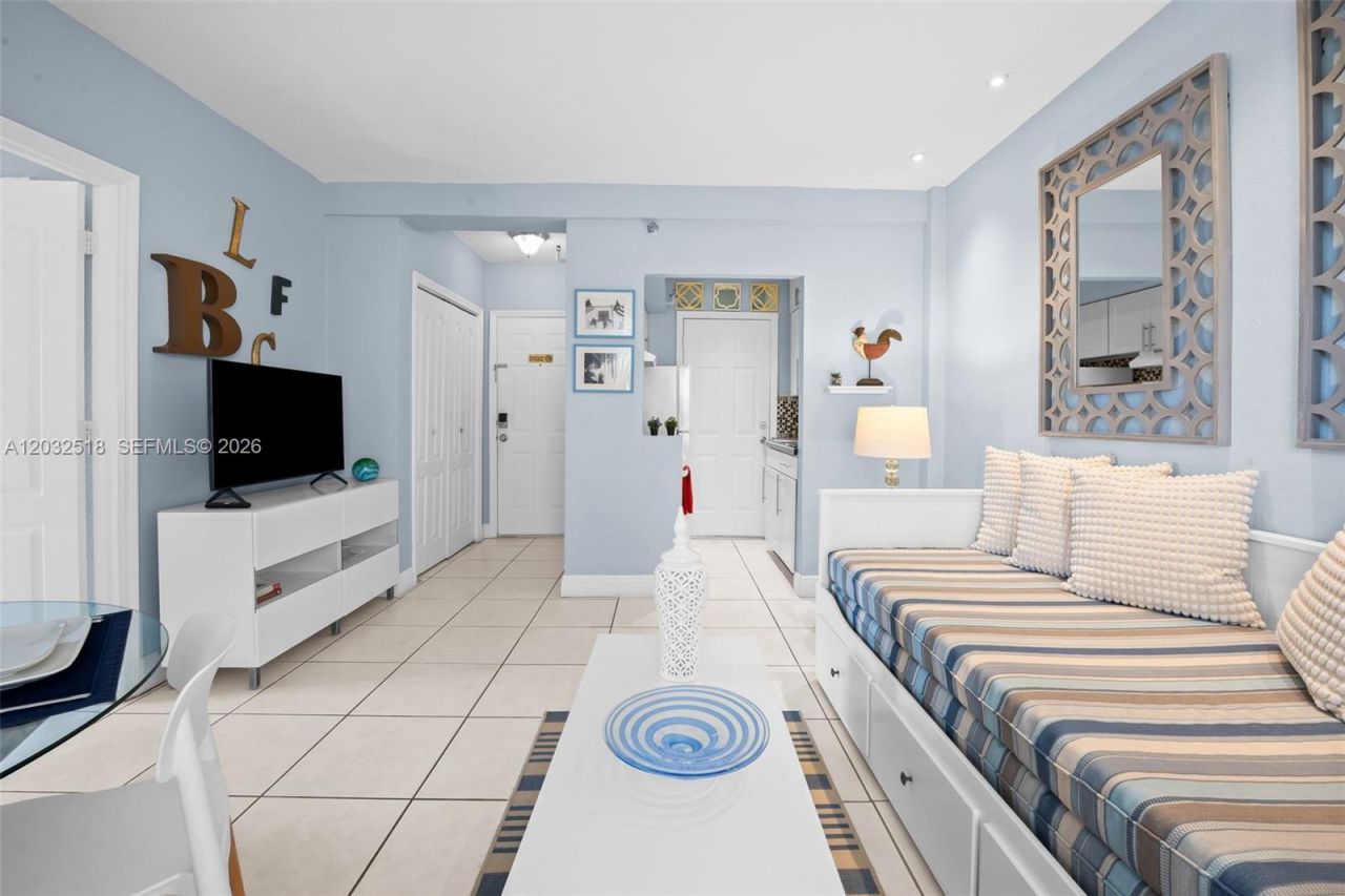 3030 Collins Ave , Unit 4E, Miami Beach, FL 33140 Photo