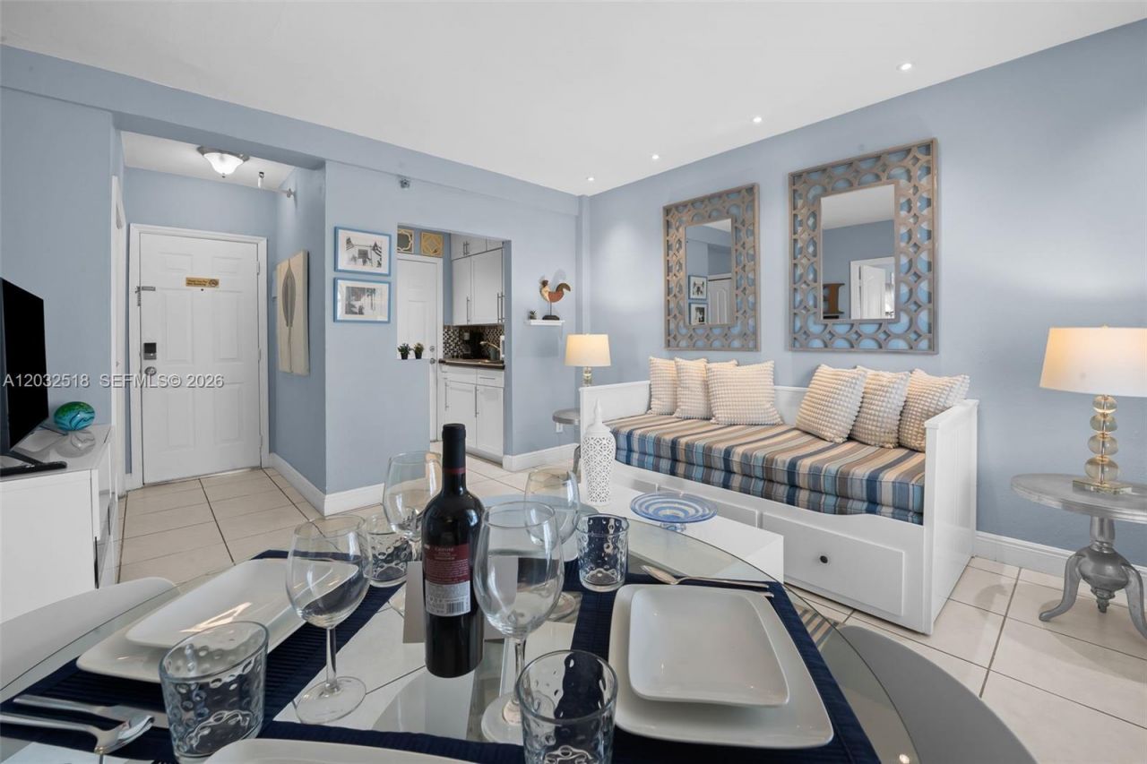 3030 Collins Ave , Unit 4E, Miami Beach, FL 33140 Photo