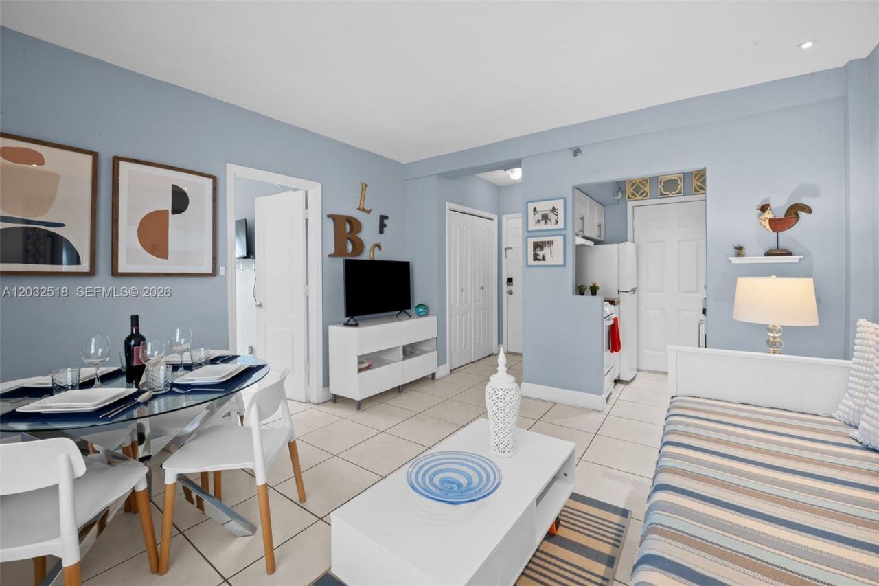 3030 Collins Ave , Unit 4E, Miami Beach, FL 33140 Photo