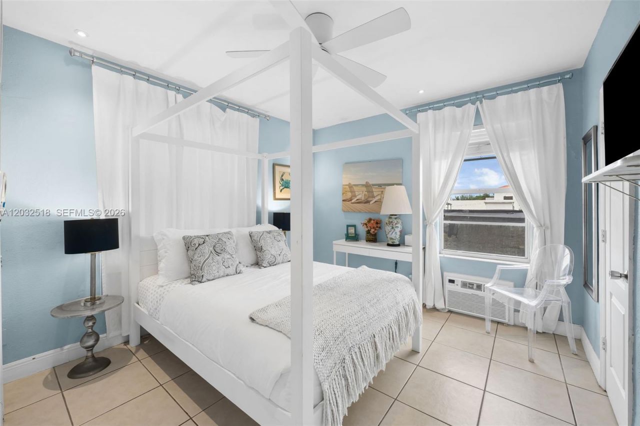 3030 Collins Ave , Unit 4E, Miami Beach, FL 33140 Photo