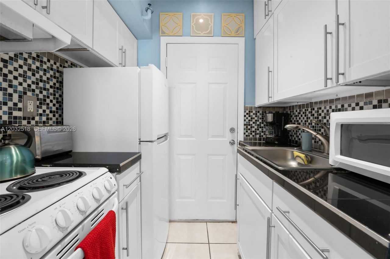 3030 Collins Ave , Unit 4E, Miami Beach, FL 33140 Photo