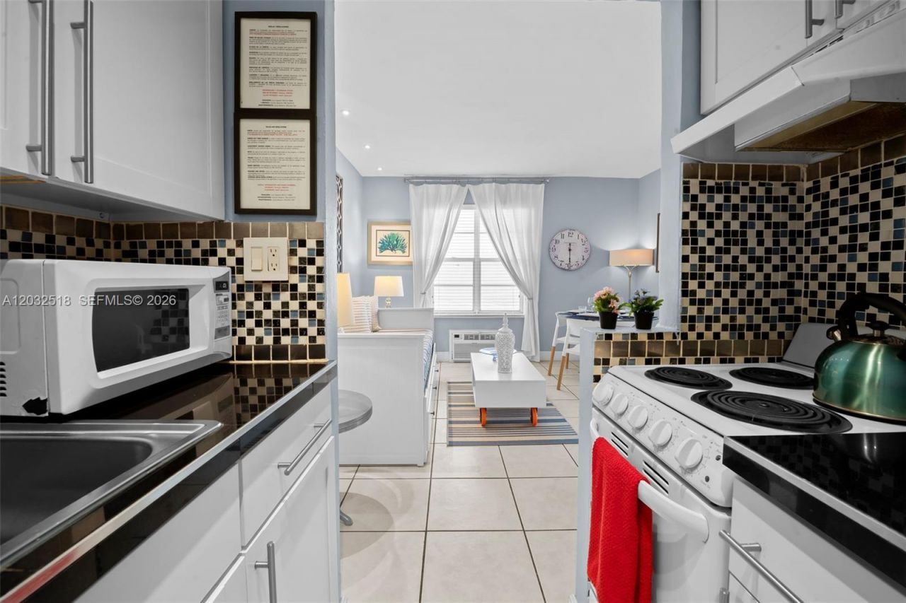 3030 Collins Ave , Unit 4E, Miami Beach, FL 33140 Photo