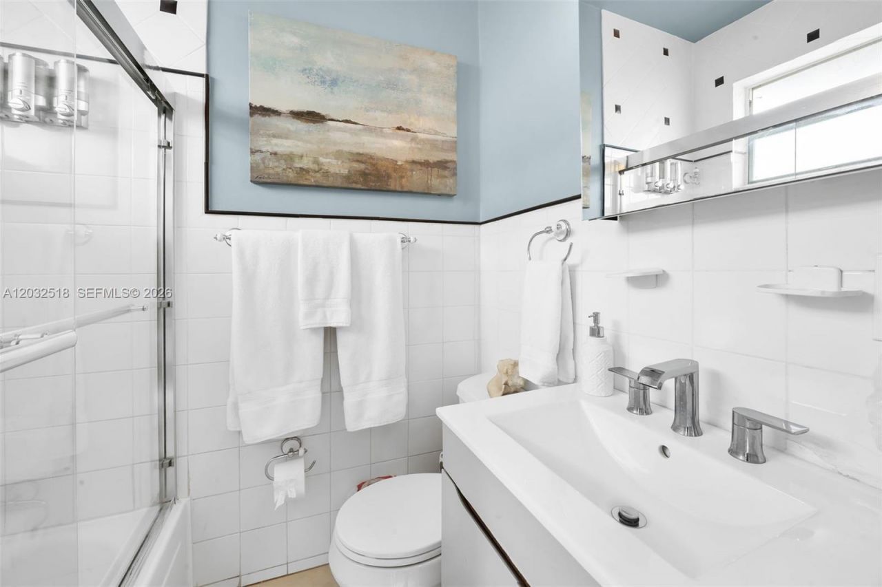 3030 Collins Ave , Unit 4E, Miami Beach, FL 33140 Photo