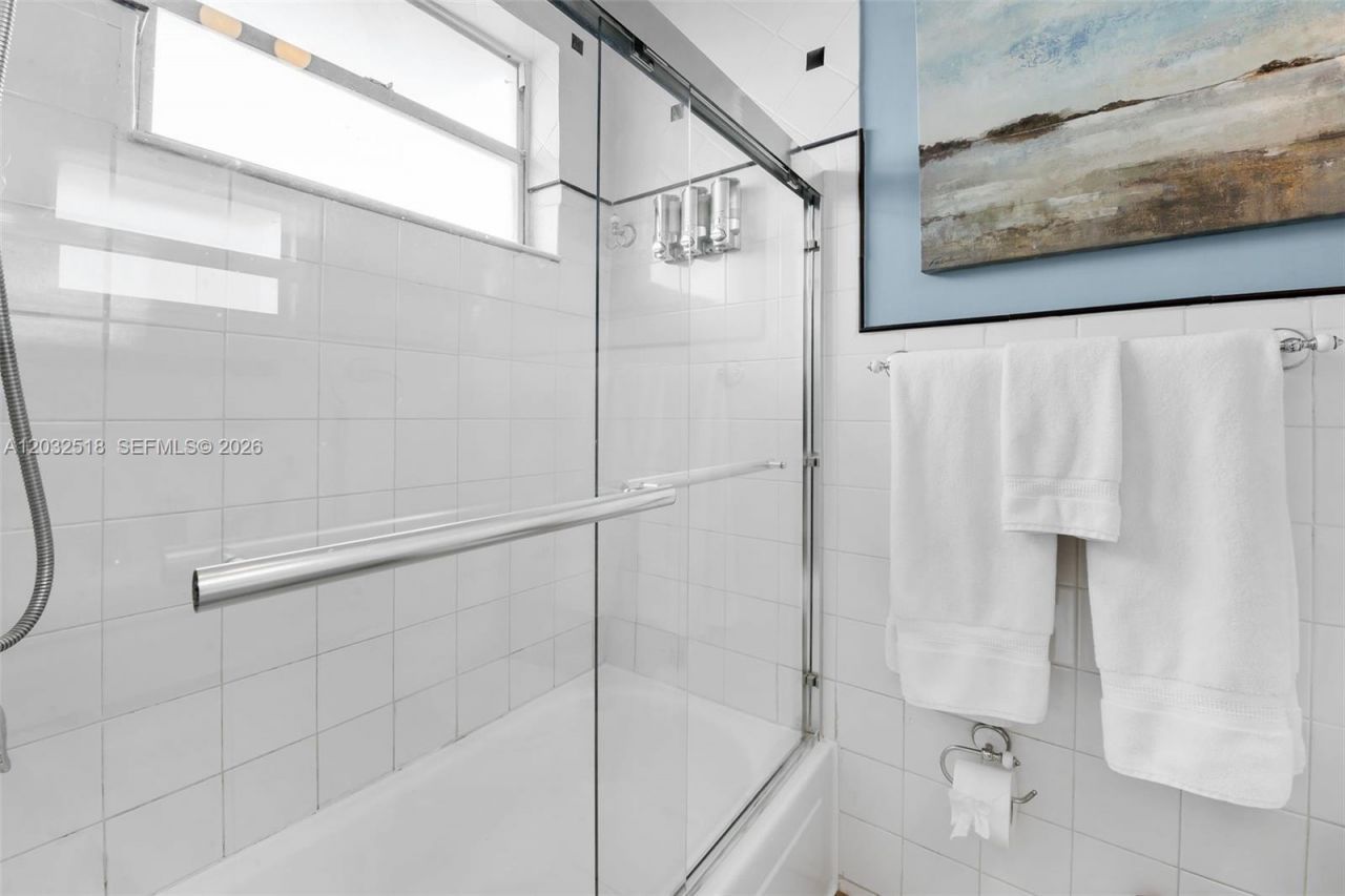 3030 Collins Ave , Unit 4E, Miami Beach, FL 33140 Photo