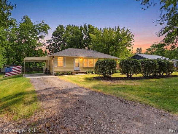 6509 Silver Lake Road, Fenton Twp, MI 48451