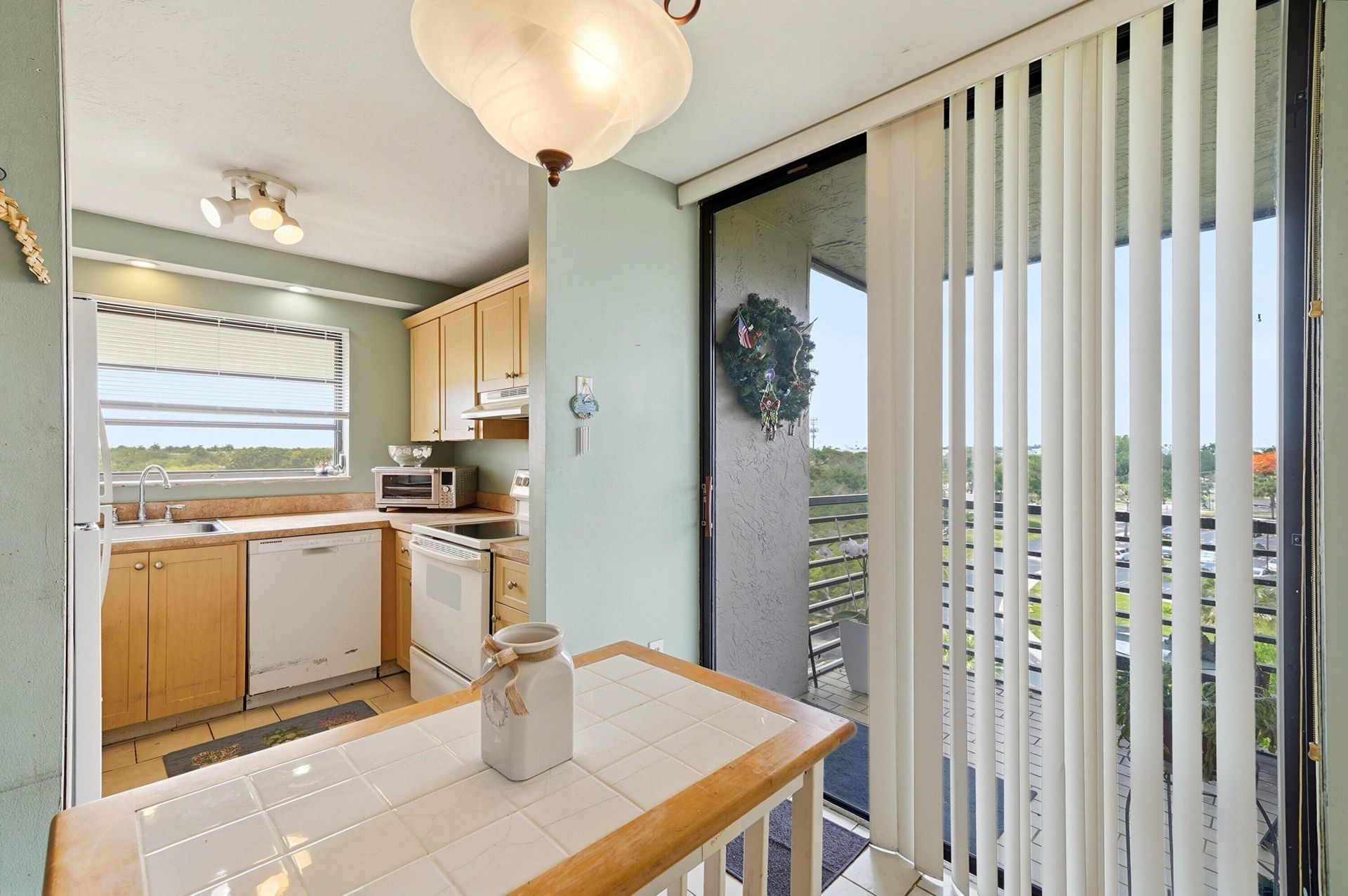 901 Colony Point Circle, Unit 523, Pembroke Pines, FL 33026 Photo