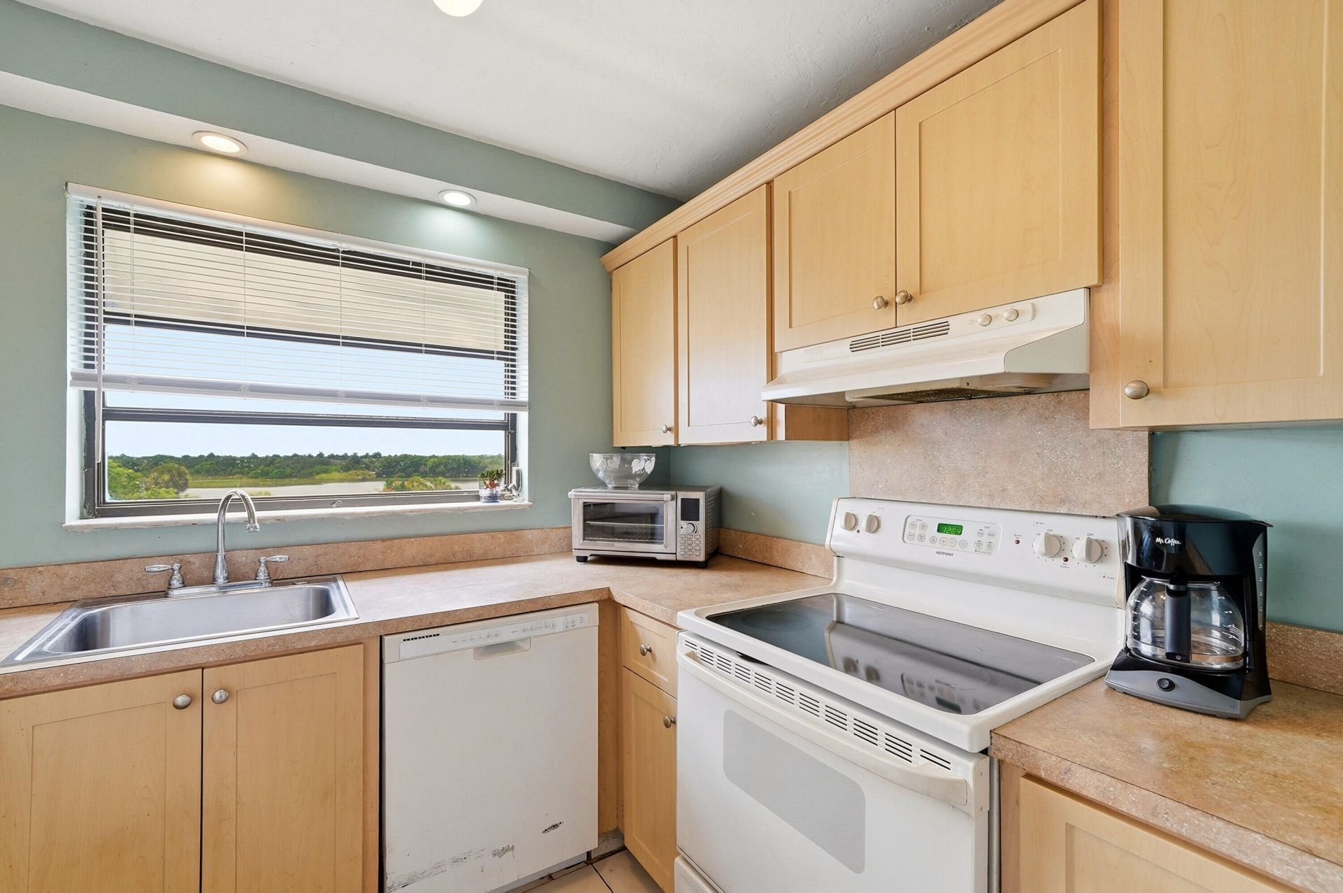 901 Colony Point Circle, Unit 523, Pembroke Pines, FL 33026 Photo