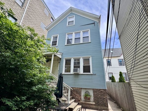 3229 N Wilton Avenue , Unit 2R, Chicago, IL 60657