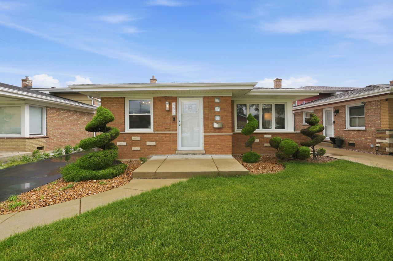 8638 S Keeler Avenue , Chicago, IL 60652