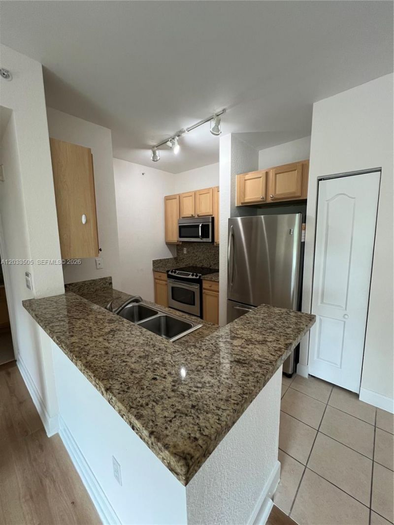 6001 SW 70th St , Unit 425, South Miami, FL 33143 Photo
