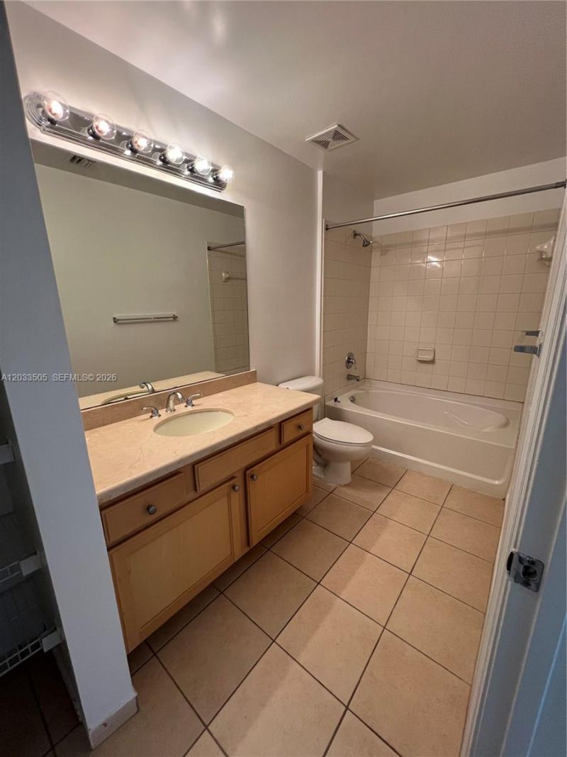 6001 SW 70th St , Unit 425, South Miami, FL 33143 Photo