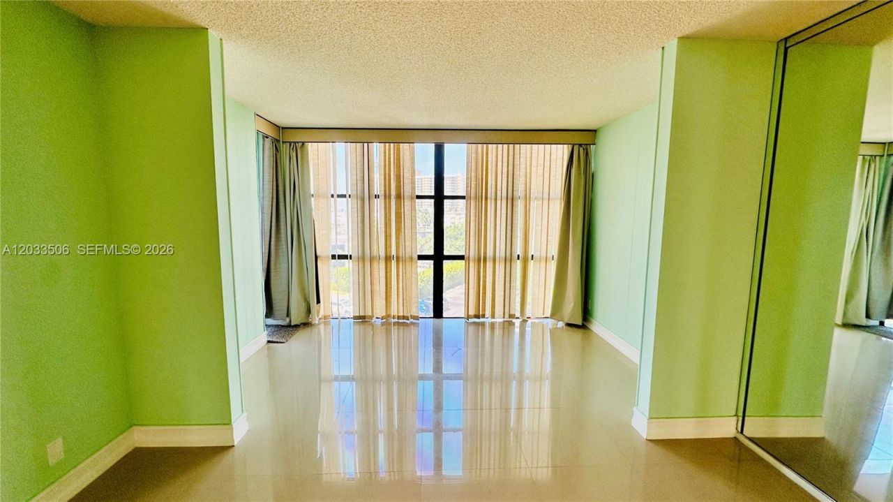 800 Parkview Dr , Unit 506, Hallandale Beach, FL 33009 Photo