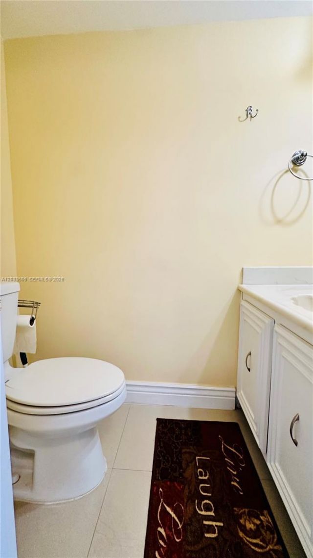 800 Parkview Dr , Unit 506, Hallandale Beach, FL 33009 Photo