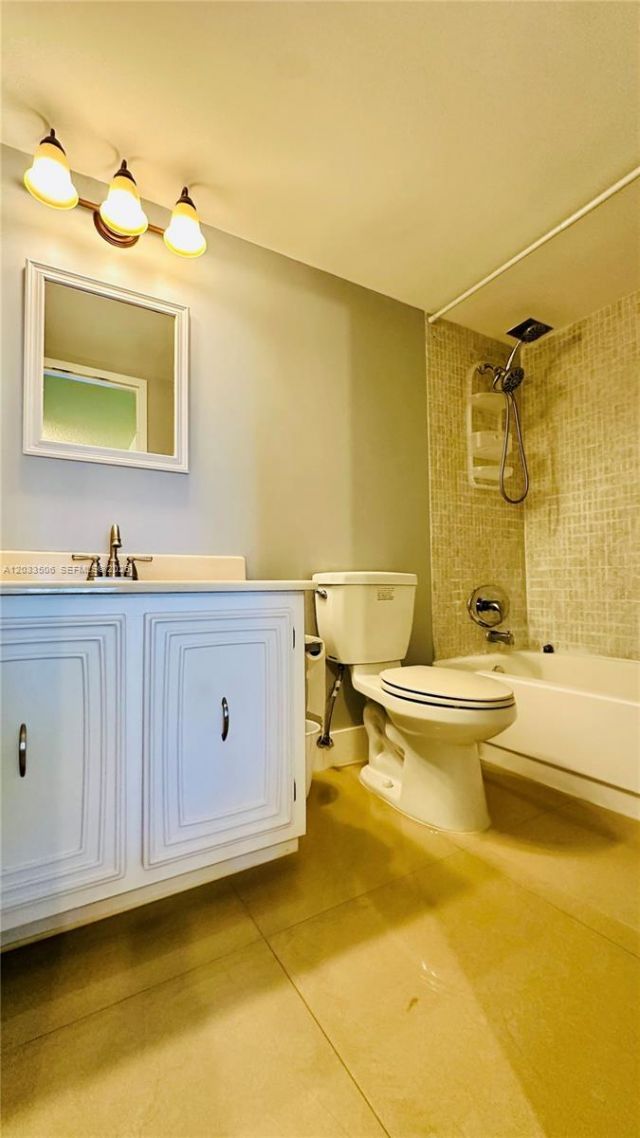 800 Parkview Dr , Unit 506, Hallandale Beach, FL 33009 Photo