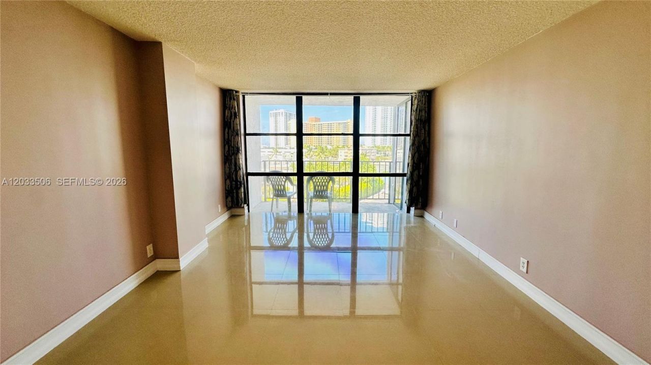 800 Parkview Dr , Unit 506, Hallandale Beach, FL 33009 Photo