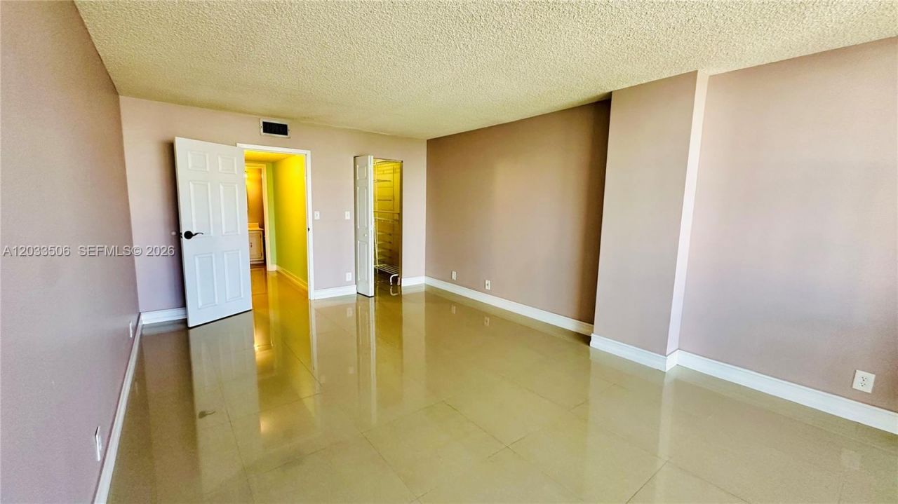 800 Parkview Dr , Unit 506, Hallandale Beach, FL 33009 Photo