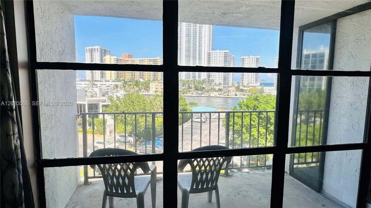 800 Parkview Dr , Unit 506, Hallandale Beach, FL 33009 Photo