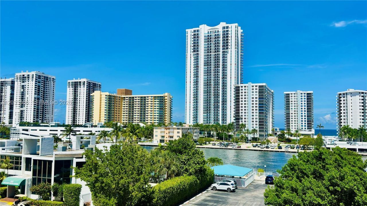 800 Parkview Dr , Unit 506, Hallandale Beach, FL 33009 Photo