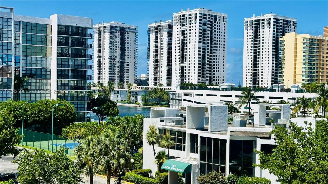 800 Parkview Dr , Unit 506, Hallandale Beach, FL 33009 Photo