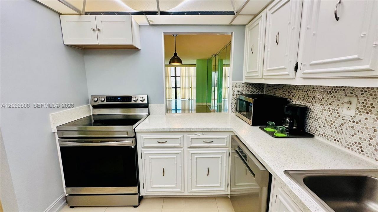 800 Parkview Dr , Unit 506, Hallandale Beach, FL 33009 Photo