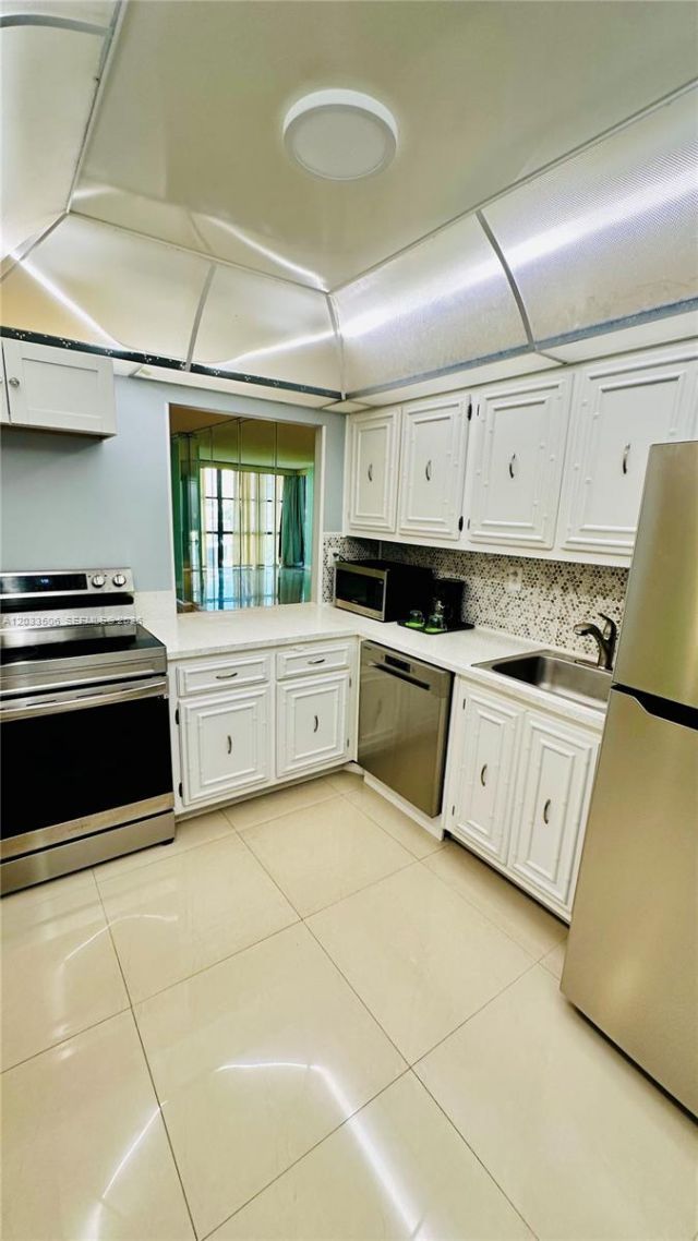 800 Parkview Dr , Unit 506, Hallandale Beach, FL 33009 Photo