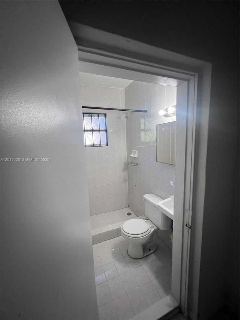 1060 NW 116th St , Unit 4, Miami, FL 33168 Photo