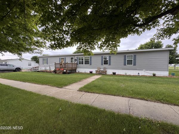2210 10TH AVENUE SW, Watertown, SD 57201