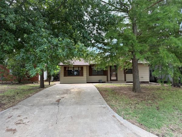 1320 N 12th Street, Frederick, OK 73542