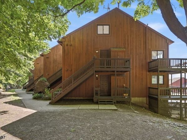 6 Brandywine Ct, Vernon, NJ 07462