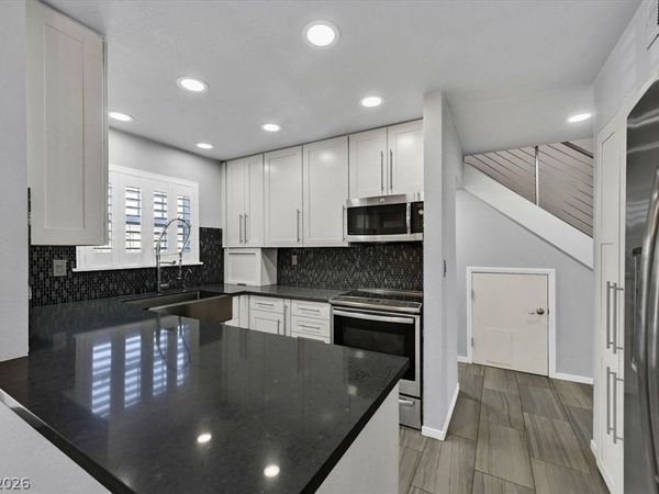 692 Tam O Shanter, Las Vegas, NV 89109