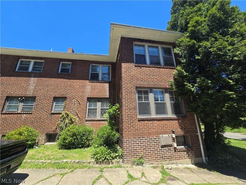 2424 Elm Street, Youngstown, OH 44505 Photo 2