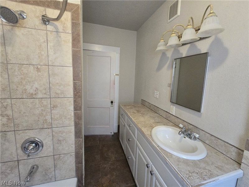 2424 Elm Street, Youngstown, OH 44505 Photo 9