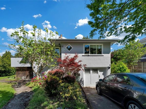 2068 Milton St, Oak Bay, BC V8R 5A4