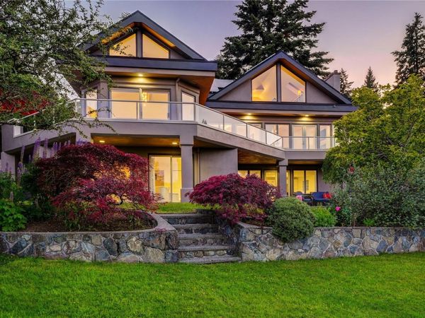 4961 Lochside Dr , Saanich, BC V8Y 2E6