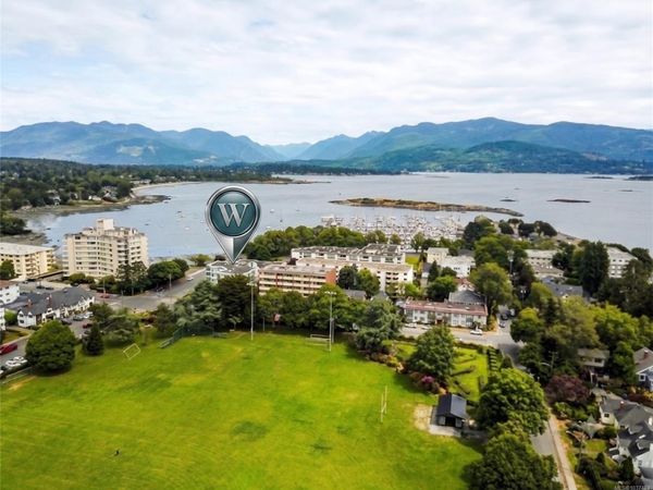 2605 Windsor Rd, Unit #402, Oak Bay, BC V8S 5H9