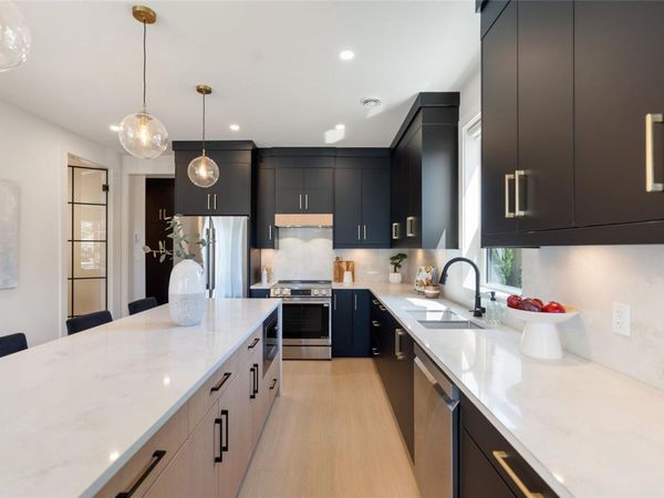 588 Whiteside St , Unit #2, Saanich, BC V8Z 1Y6