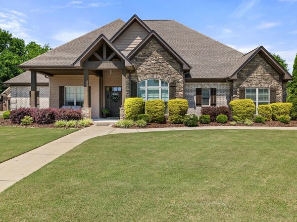 108 Shadybrook Dr, Florence, AL 35630