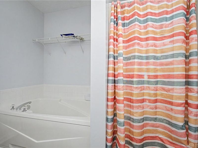 1766 Saratoga Drive, Troy, OH 45373 Photo 17