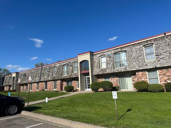 909 11th Avenue S, Unit 8, Hopkins, MN 55343