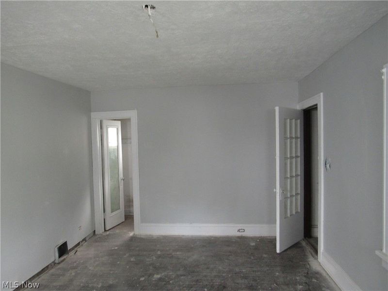 889 E 128th Street, Cleveland, OH 44108 Photo 3