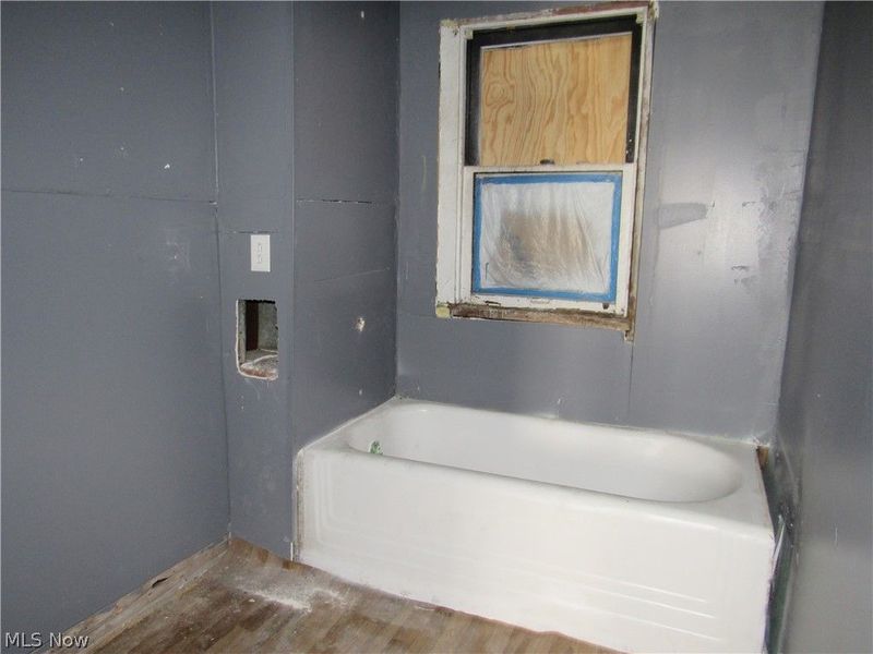 889 E 128th Street, Cleveland, OH 44108 Photo 9