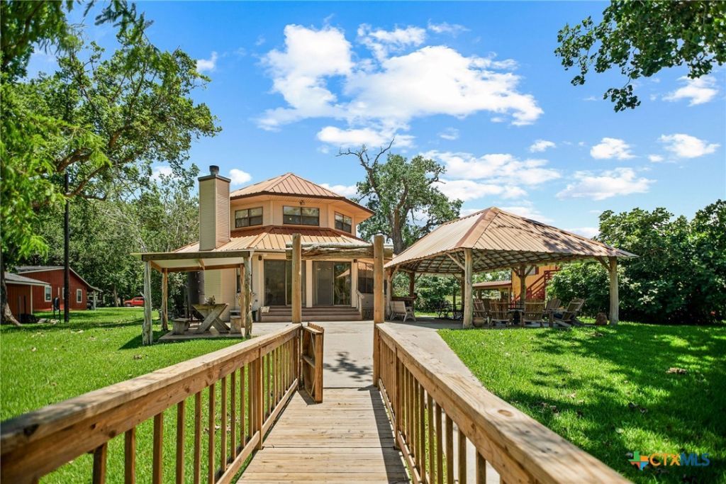 129 & 130 Selkirk Drive, Bay City, TX 77414 Main Photo