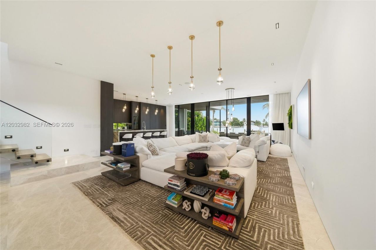 1050 Stillwater Dr , Miami Beach, FL 33141 Photo