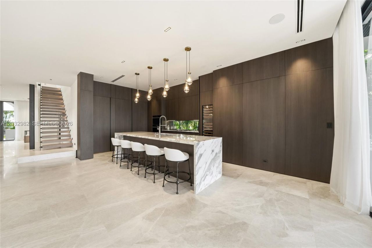 1050 Stillwater Dr , Miami Beach, FL 33141 Photo