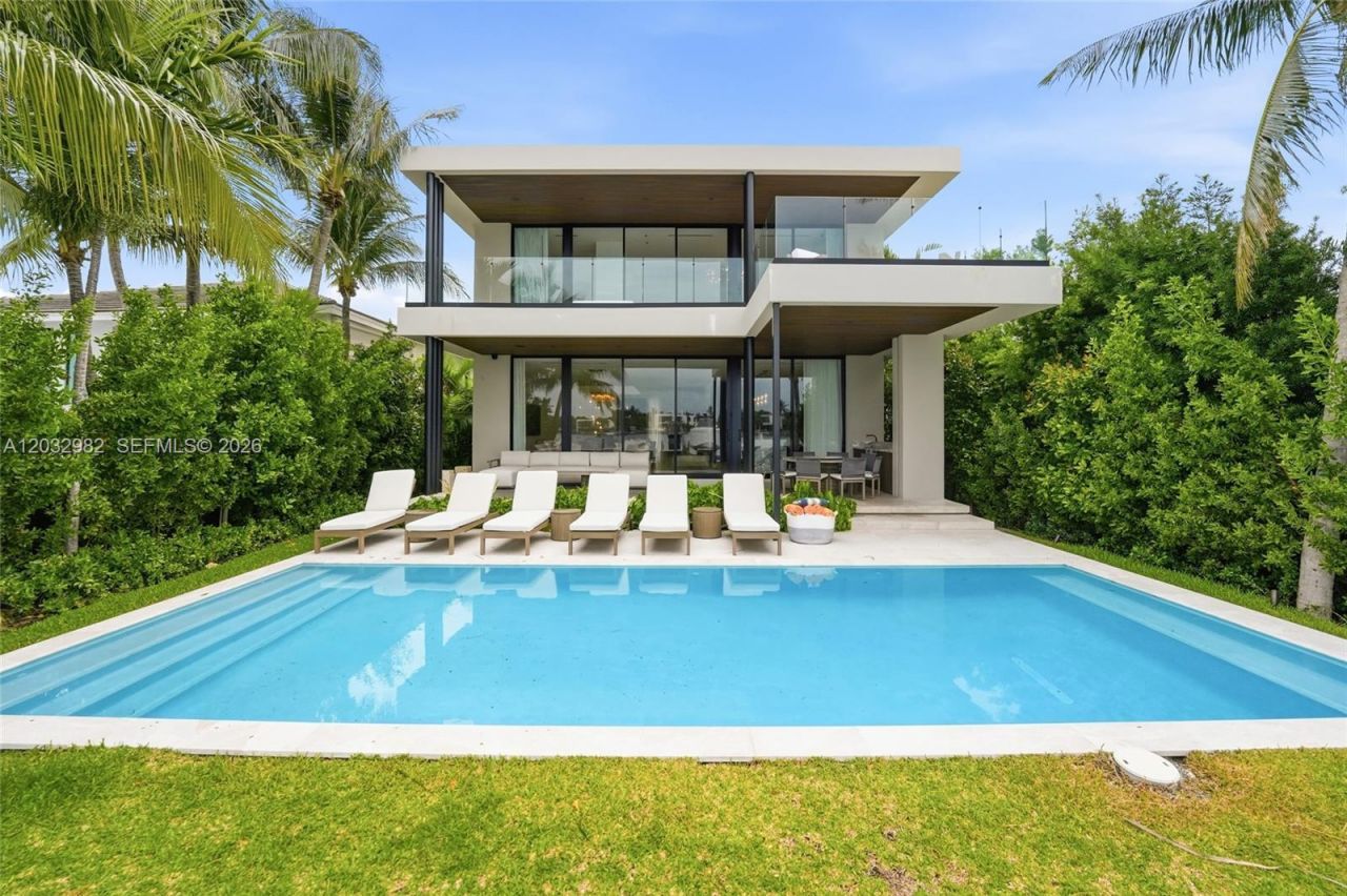 1050 Stillwater Dr , Miami Beach, FL 33141 Photo