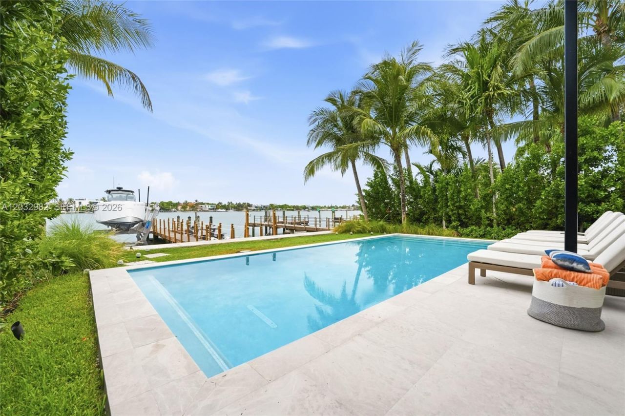 1050 Stillwater Dr , Miami Beach, FL 33141 Photo
