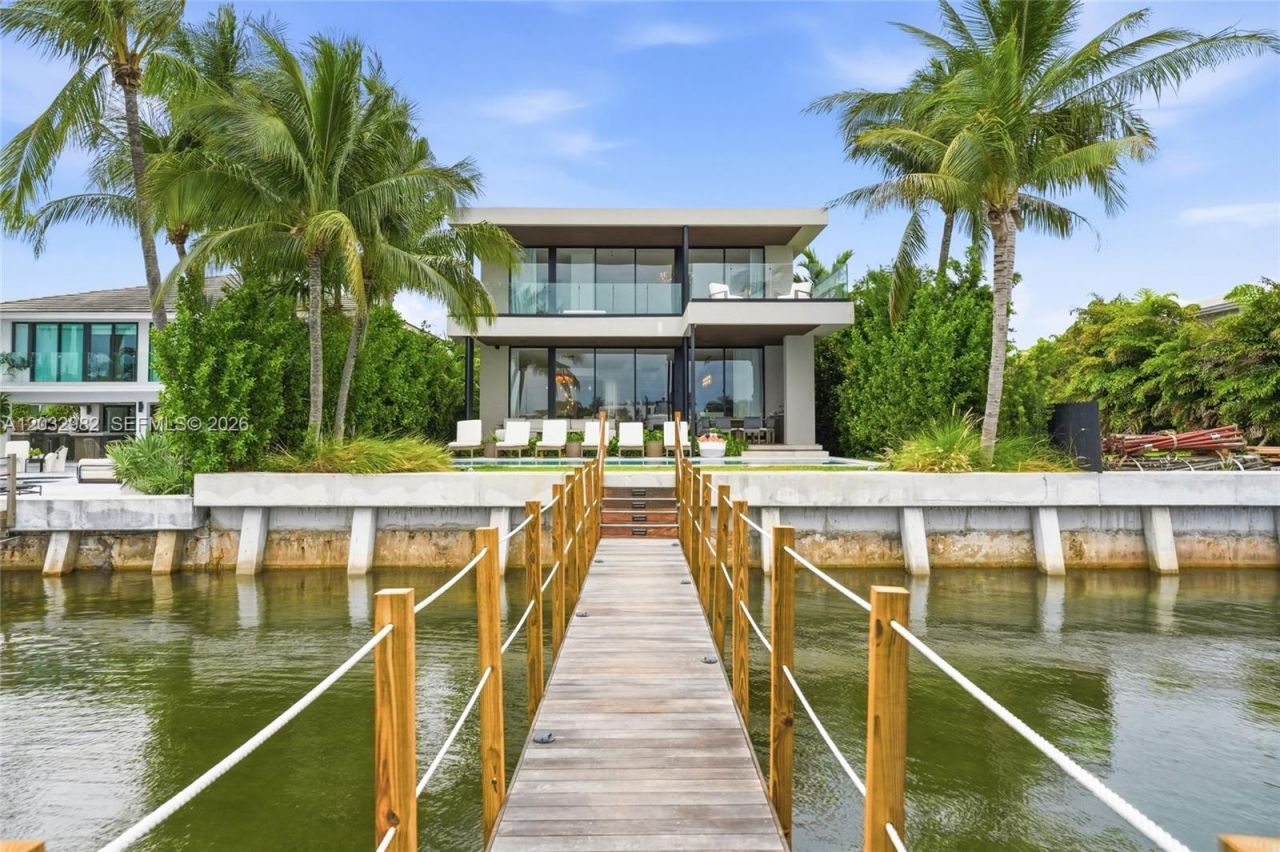 1050 Stillwater Dr , Miami Beach, FL 33141 Photo